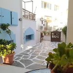White In Naxos Town דירה *