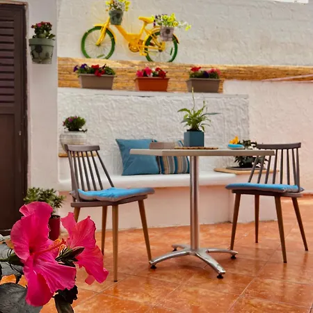 דירה White In Naxos Town