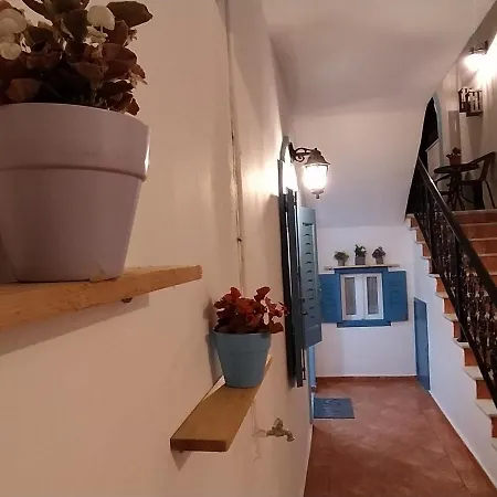 White In Naxos Town Apartment *