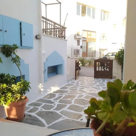 White In Naxos Town Apartment *